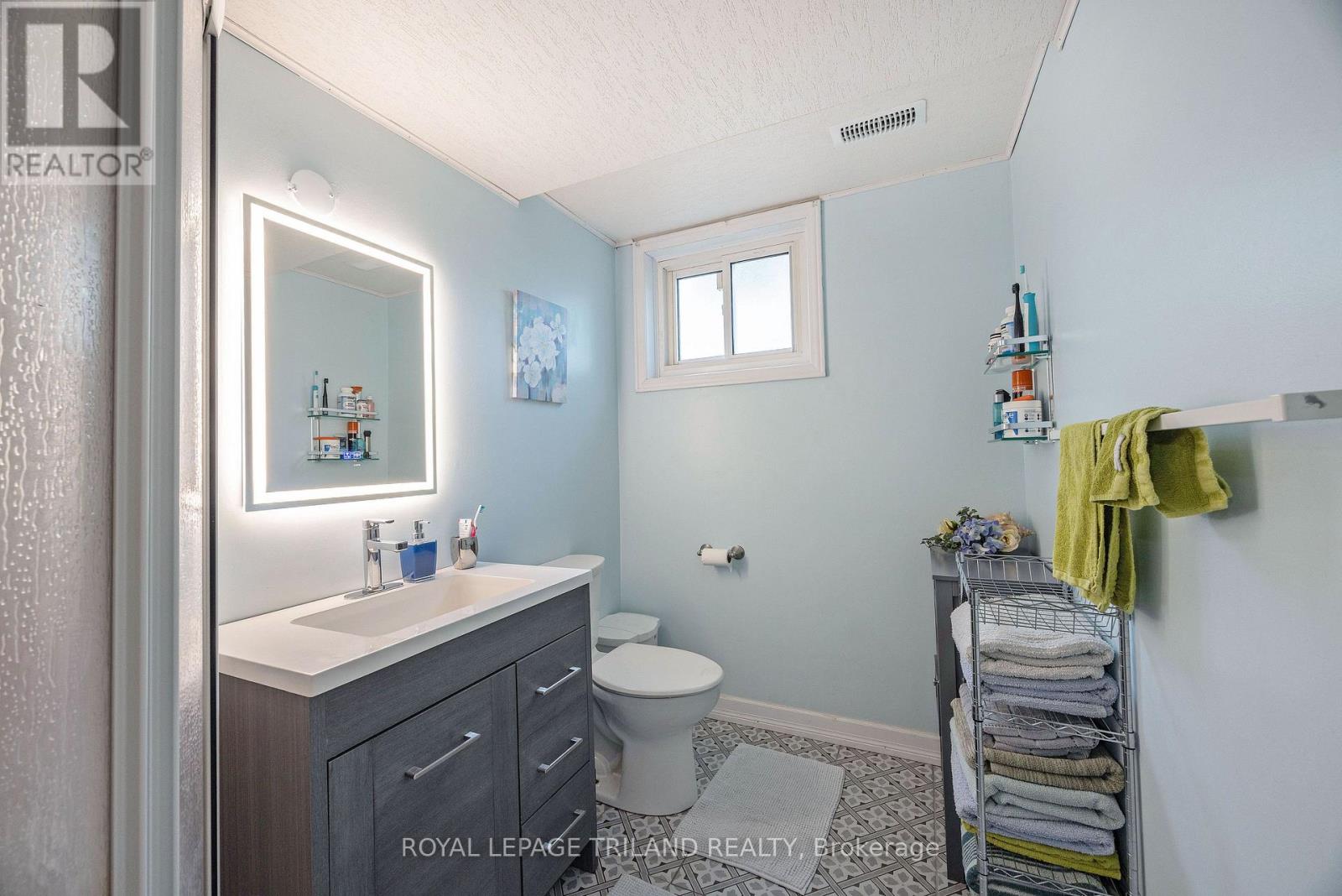 15 CONFEDERATION DRIVE - 23