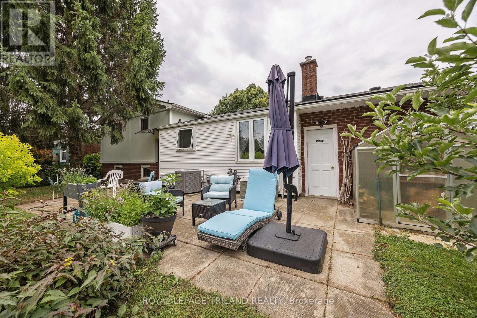 15 CONFEDERATION DRIVE - 27