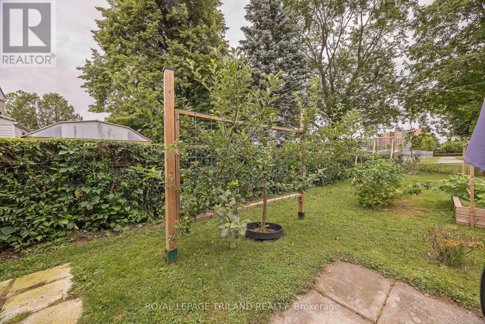 15 CONFEDERATION DRIVE - 28