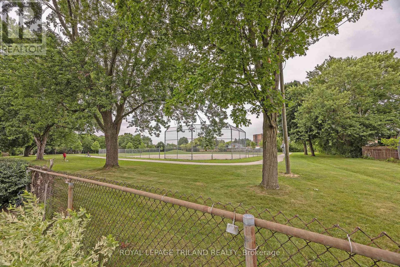 15 CONFEDERATION DRIVE - 33
