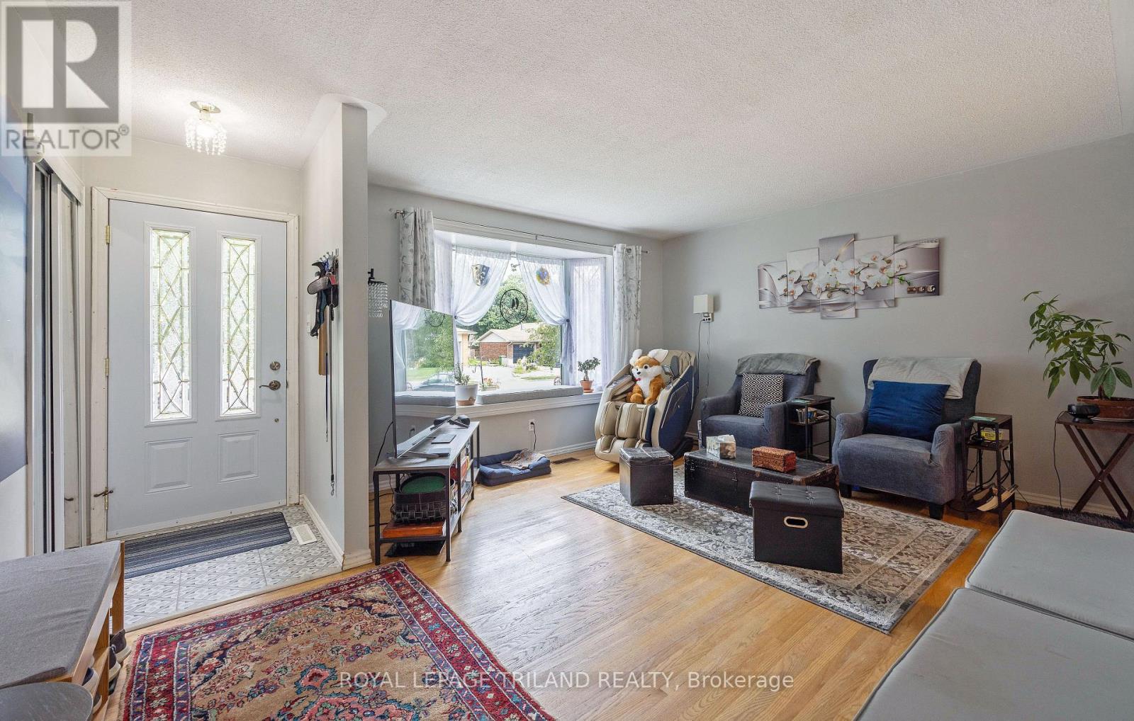 15 CONFEDERATION DRIVE - 5