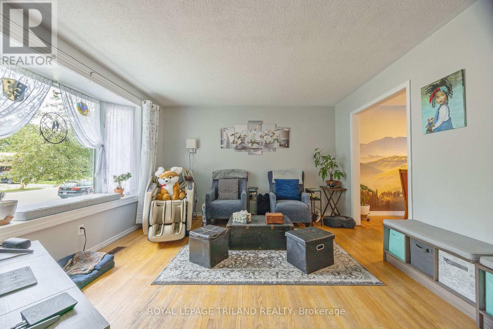 15 CONFEDERATION DRIVE - 6