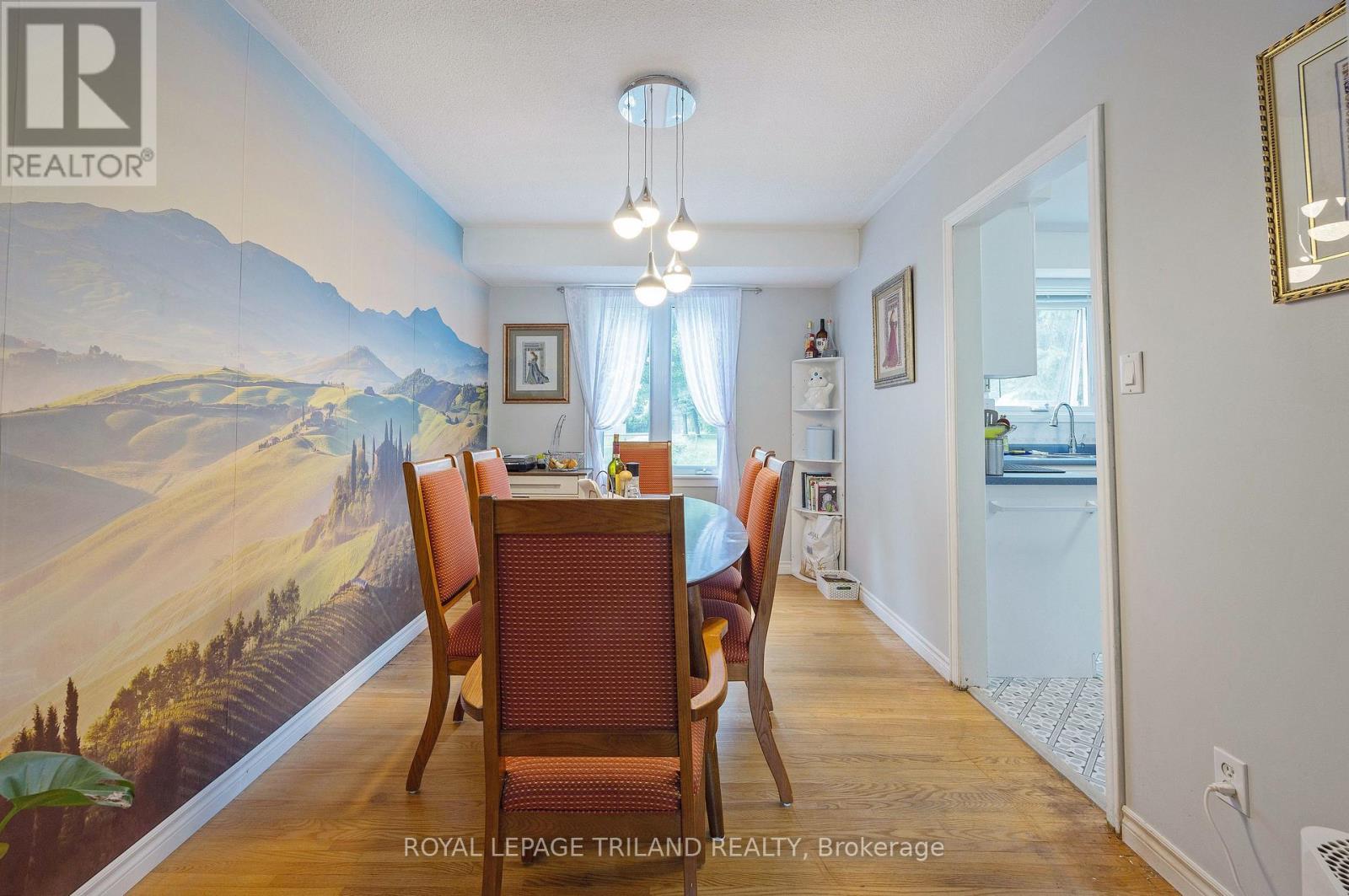 15 CONFEDERATION DRIVE - 8