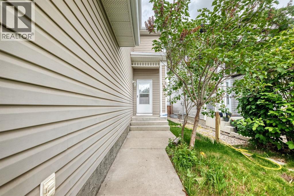 145 Martinvalley Crescent NE - 3