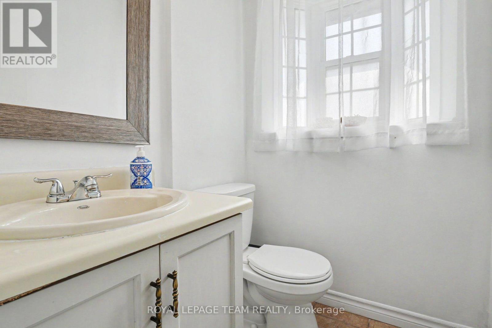 3 Bed, 3 Bath House for Sale in Ottawa – 42 SUNDBACK LANE, Ottawa – MLS# X13541808 - Image 11
