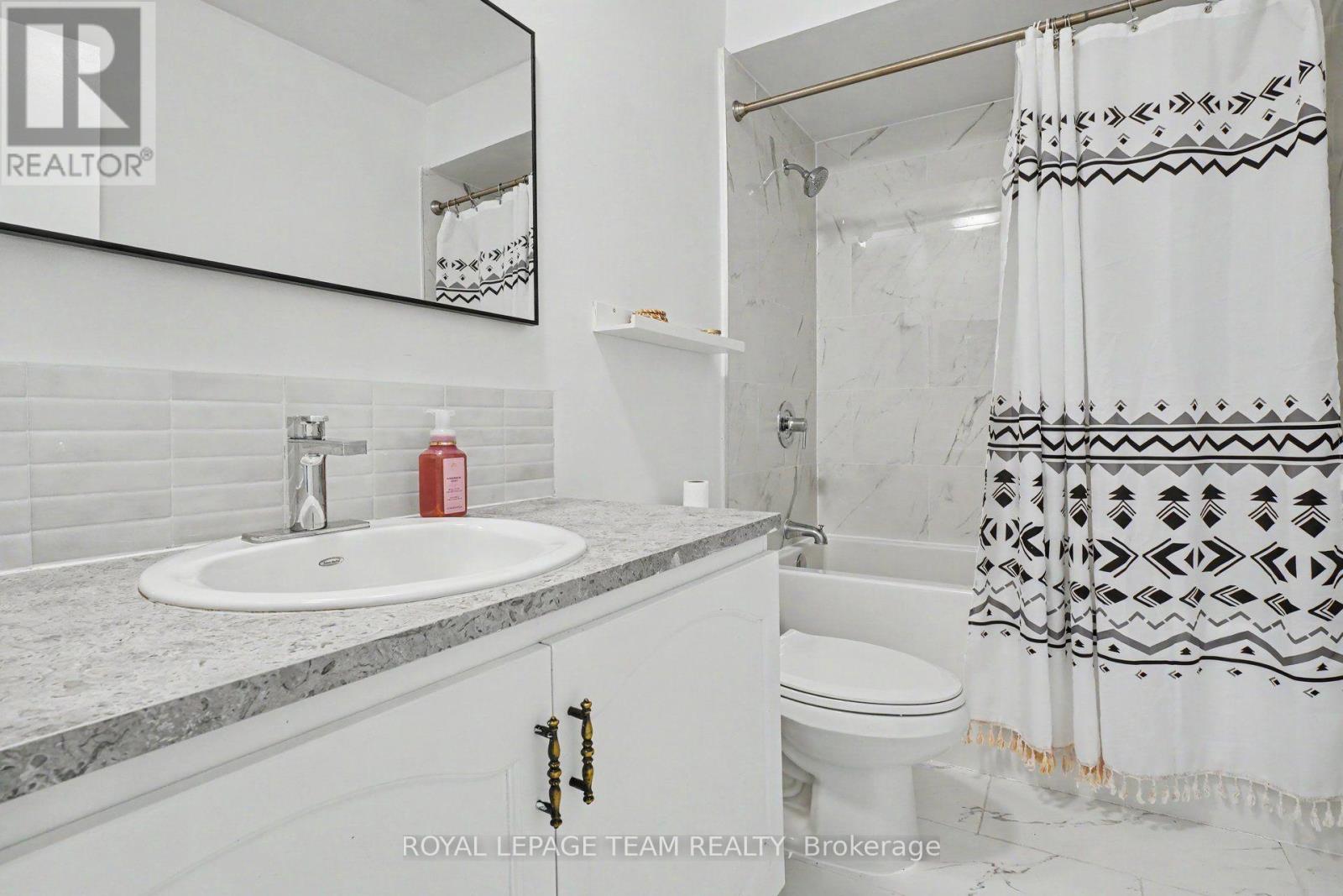 3 Bed, 3 Bath House for Sale in Ottawa – 42 SUNDBACK LANE, Ottawa – MLS# X13541808 - Image 18