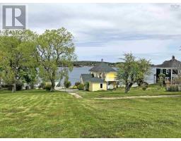 Mud room - 997 Main Street, 9114 Hwy 3, Mahone Bay, NS B0J2E0 Photo 8