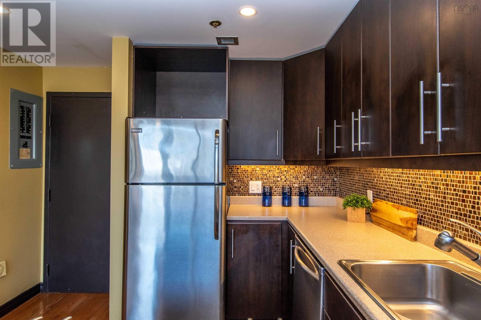 #10 2128 Brunswick Street - 6
