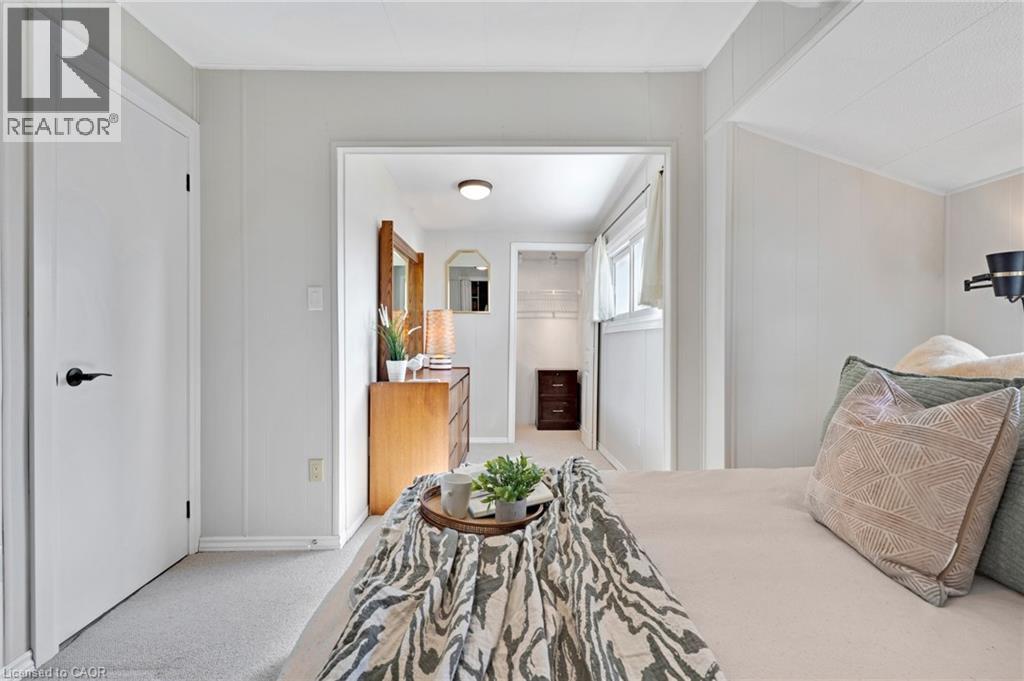 28 MACPHERSON Crescent - 33