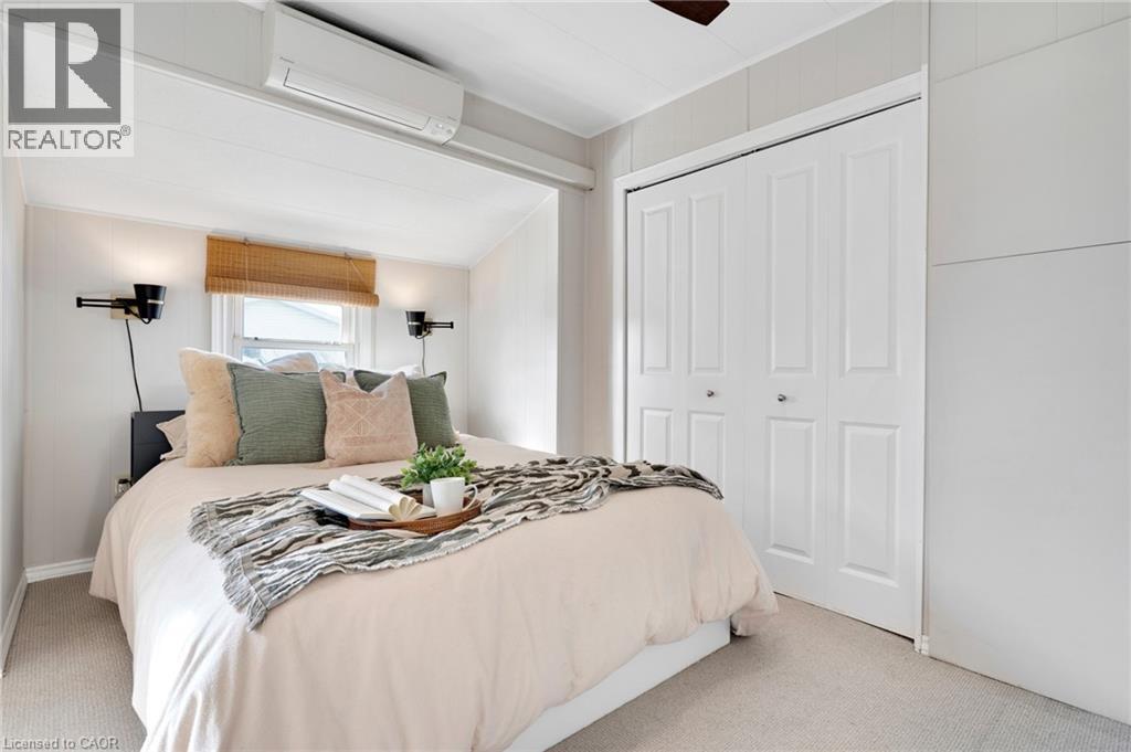 28 MACPHERSON Crescent - 34