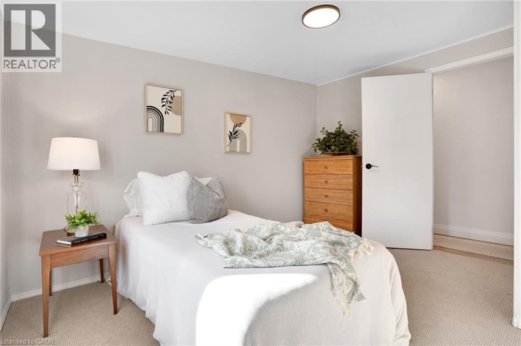 28 MACPHERSON Crescent - 28