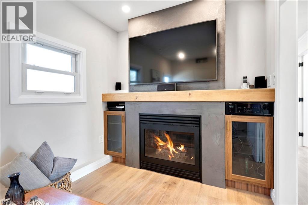 28 MACPHERSON Crescent - 25