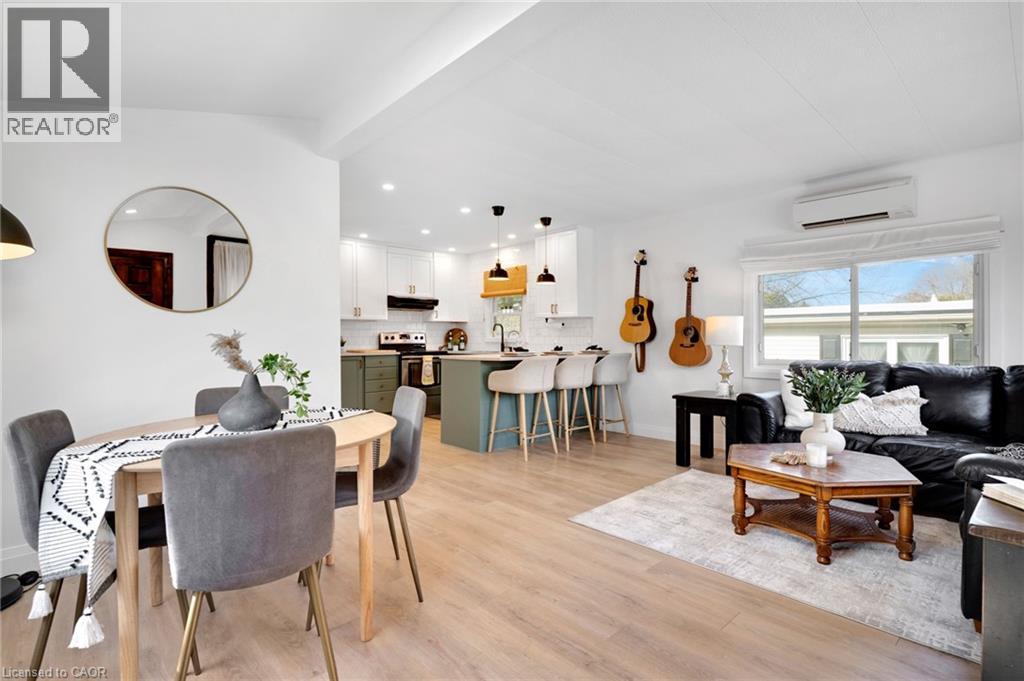 28 MACPHERSON Crescent - 7