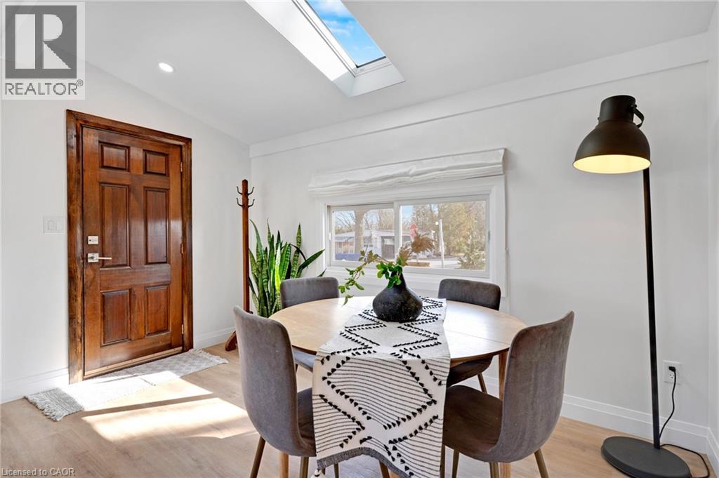 28 MACPHERSON Crescent - 9