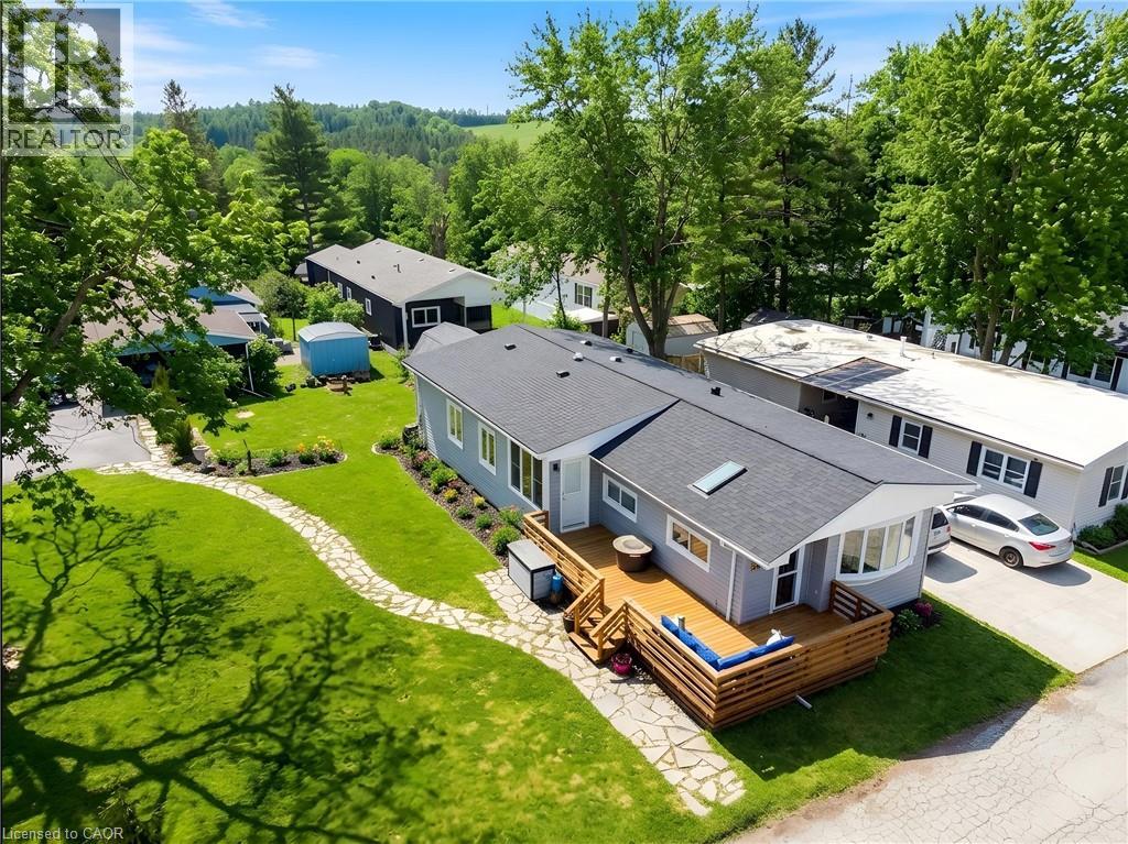 28 MACPHERSON Crescent - 1