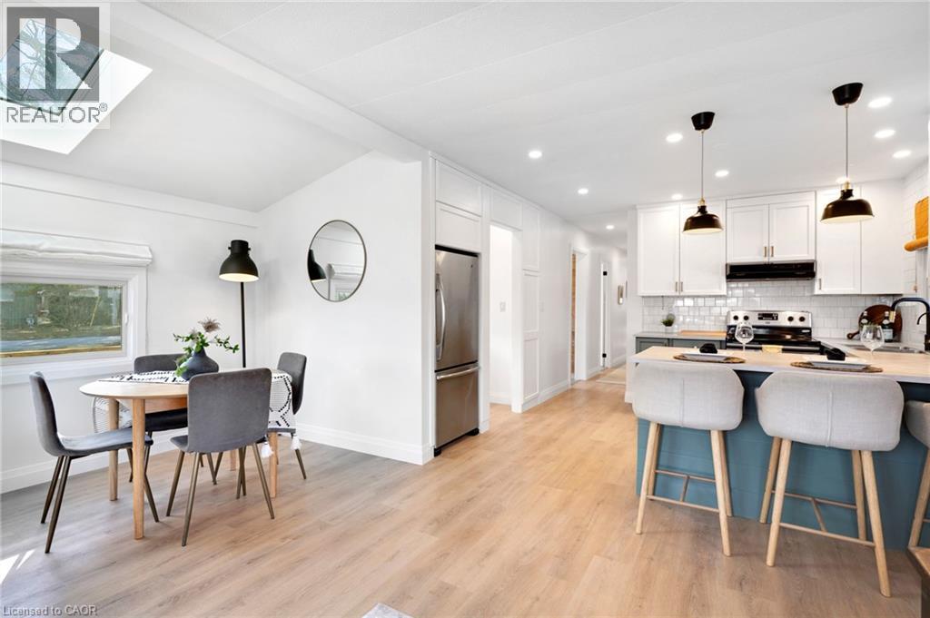 28 MACPHERSON Crescent - 10