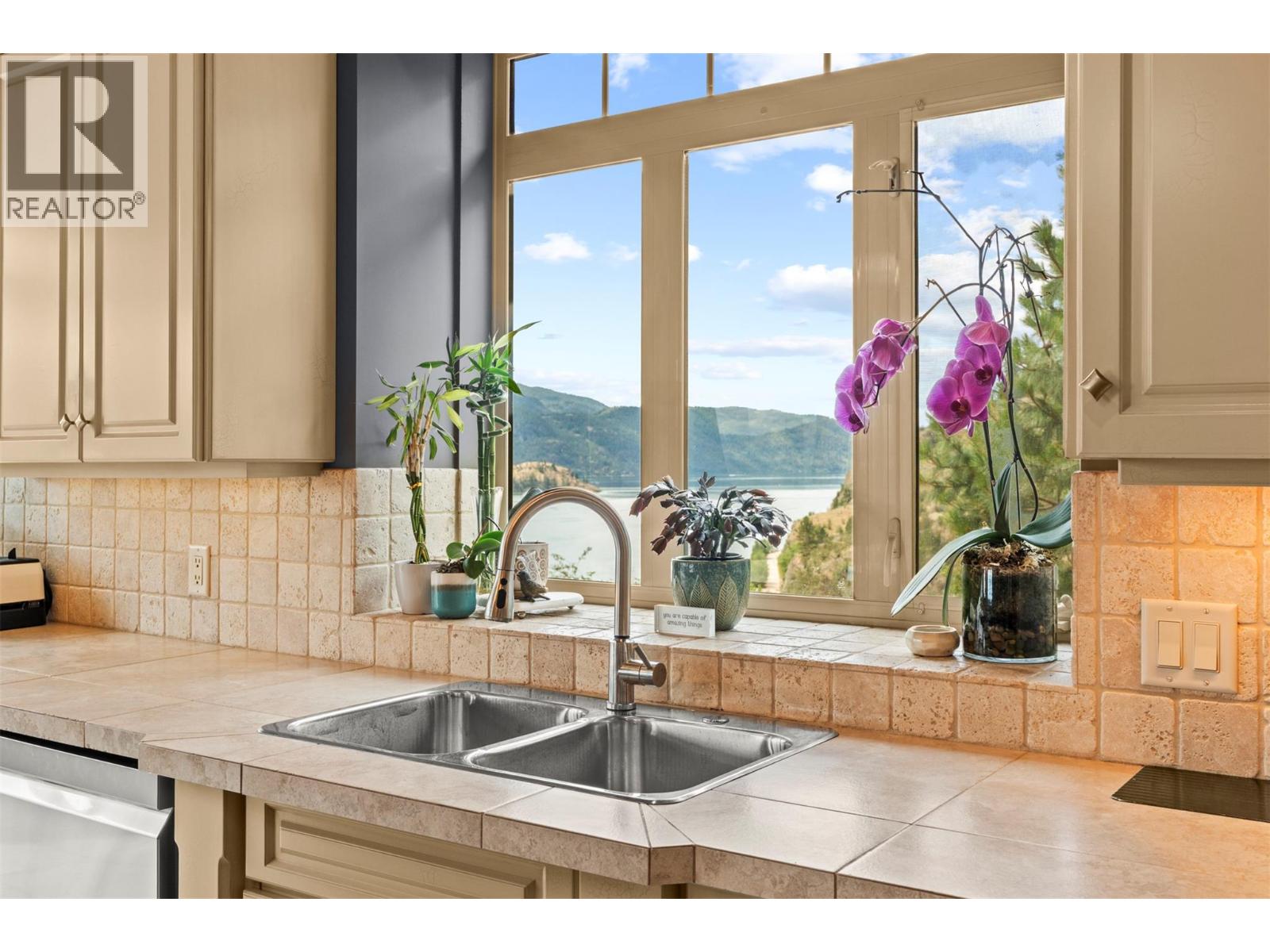 7899 Stoneridge Drive Unit# 3, Coldstream