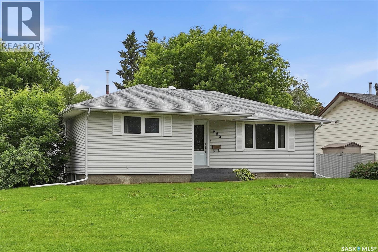 685 River STREET E - 1