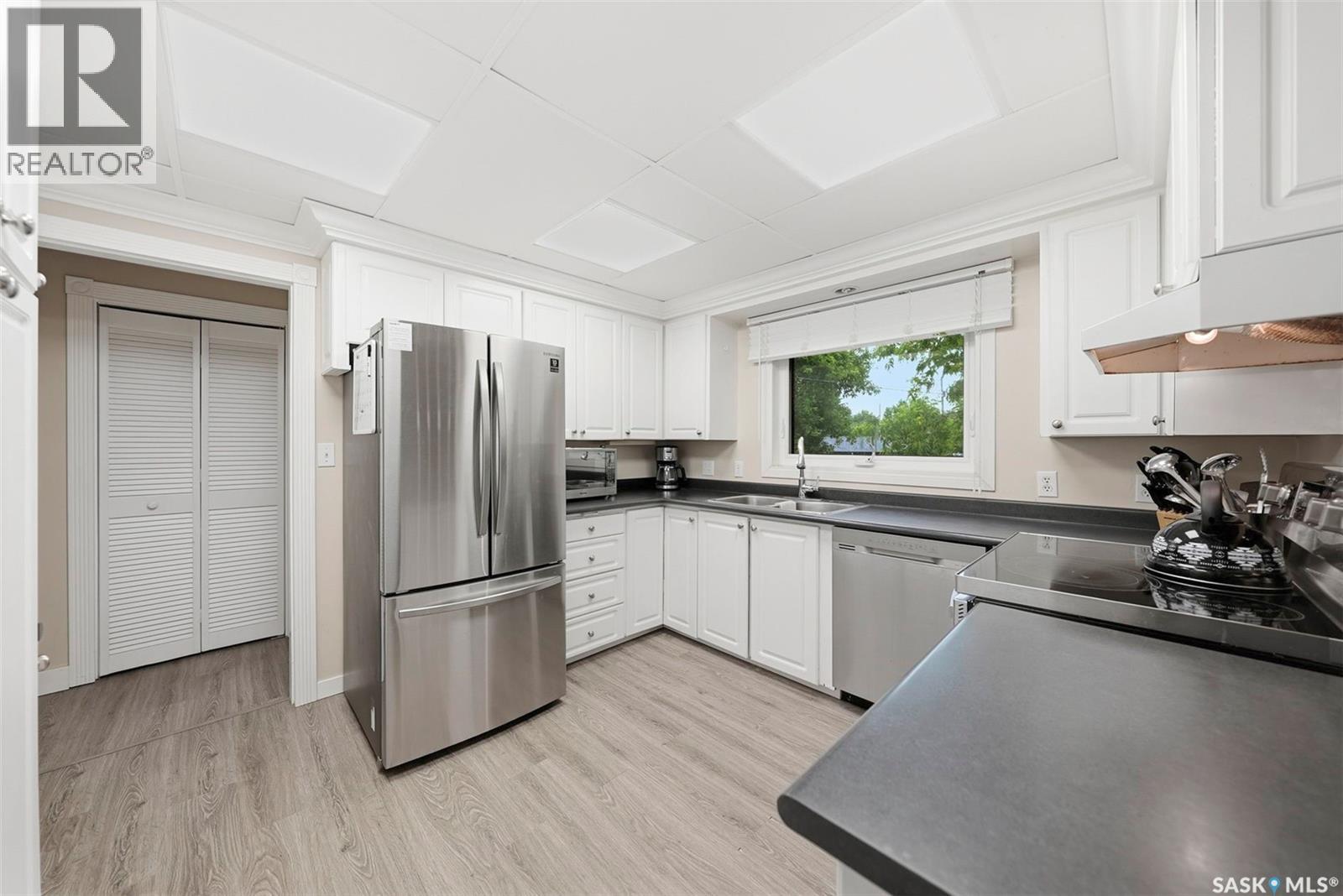 685 River STREET E - 11