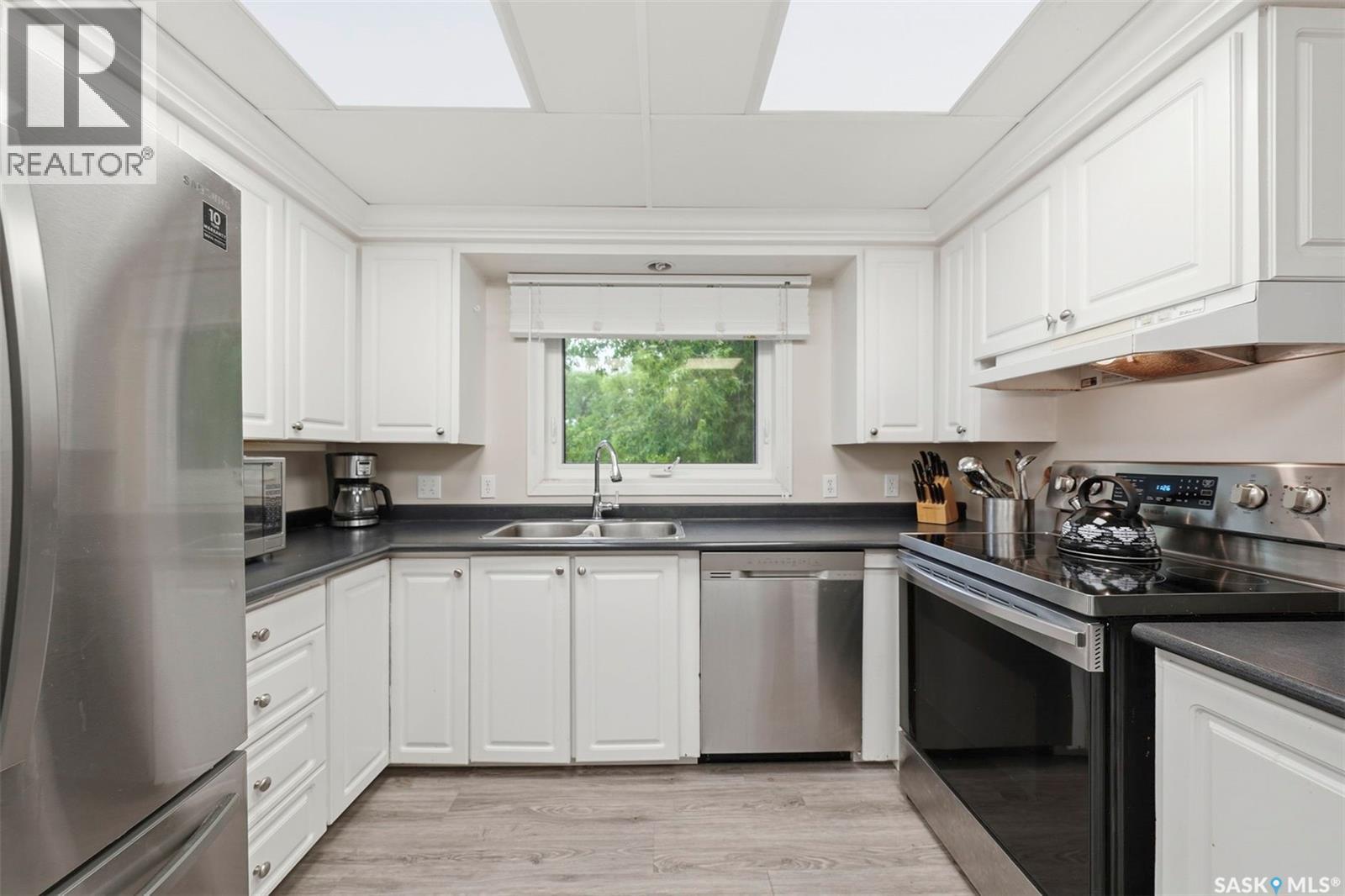 685 River STREET E - 12