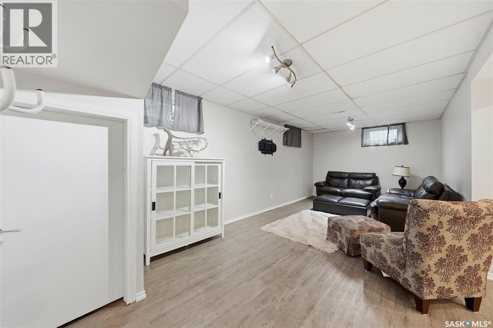 685 River STREET E - 16