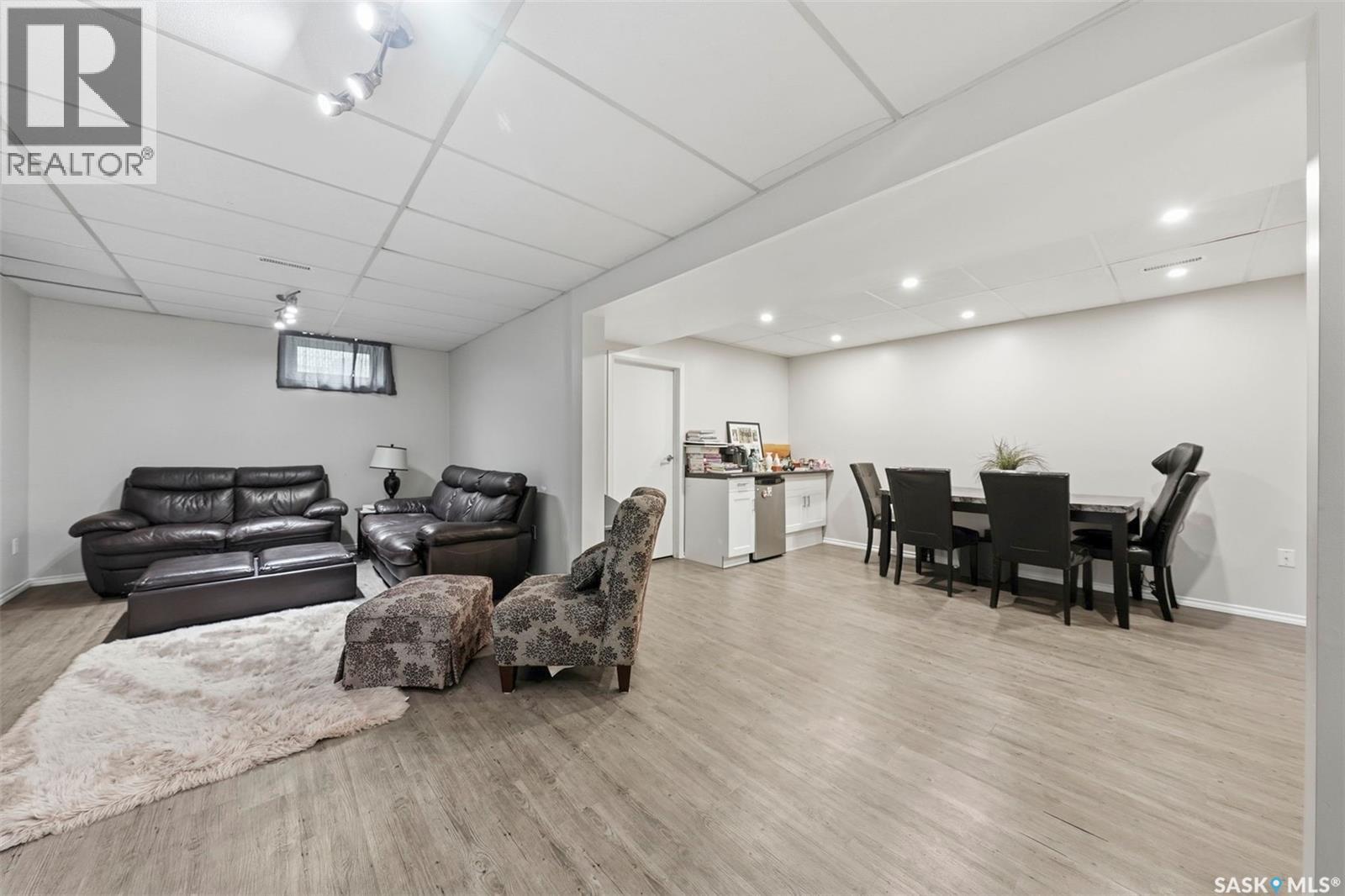 685 River STREET E - 17