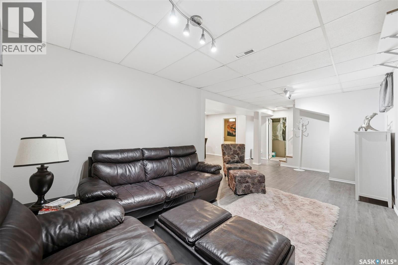 685 River STREET E - 18