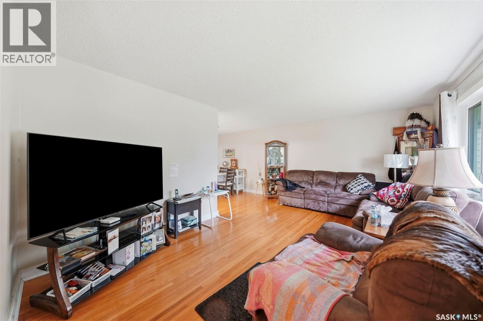 685 River STREET E - 5