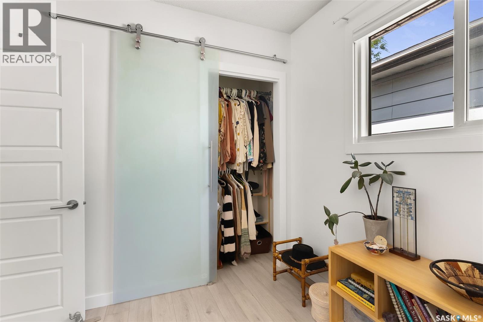 108 Douglas AVENUE E — photo 15