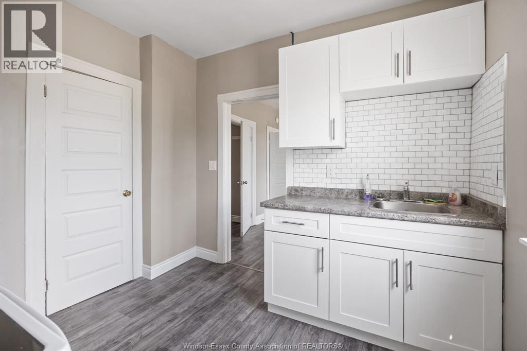 1381-83 WELLINGTON - 11