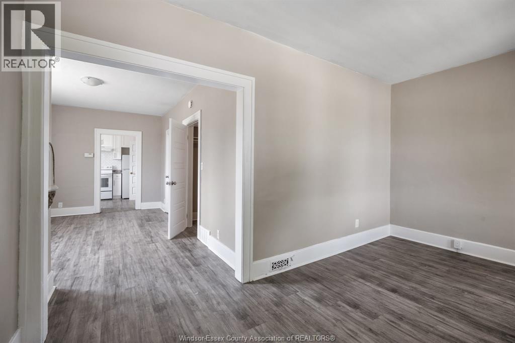 1381-83 WELLINGTON - 4