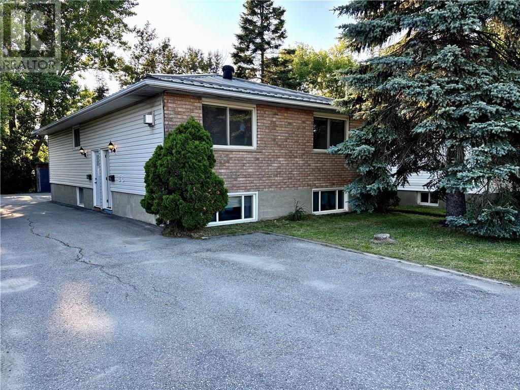 1371 Falconbridge Road - 1