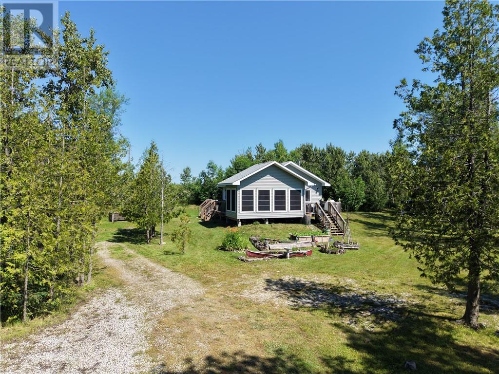 982 Lakeshore - 13