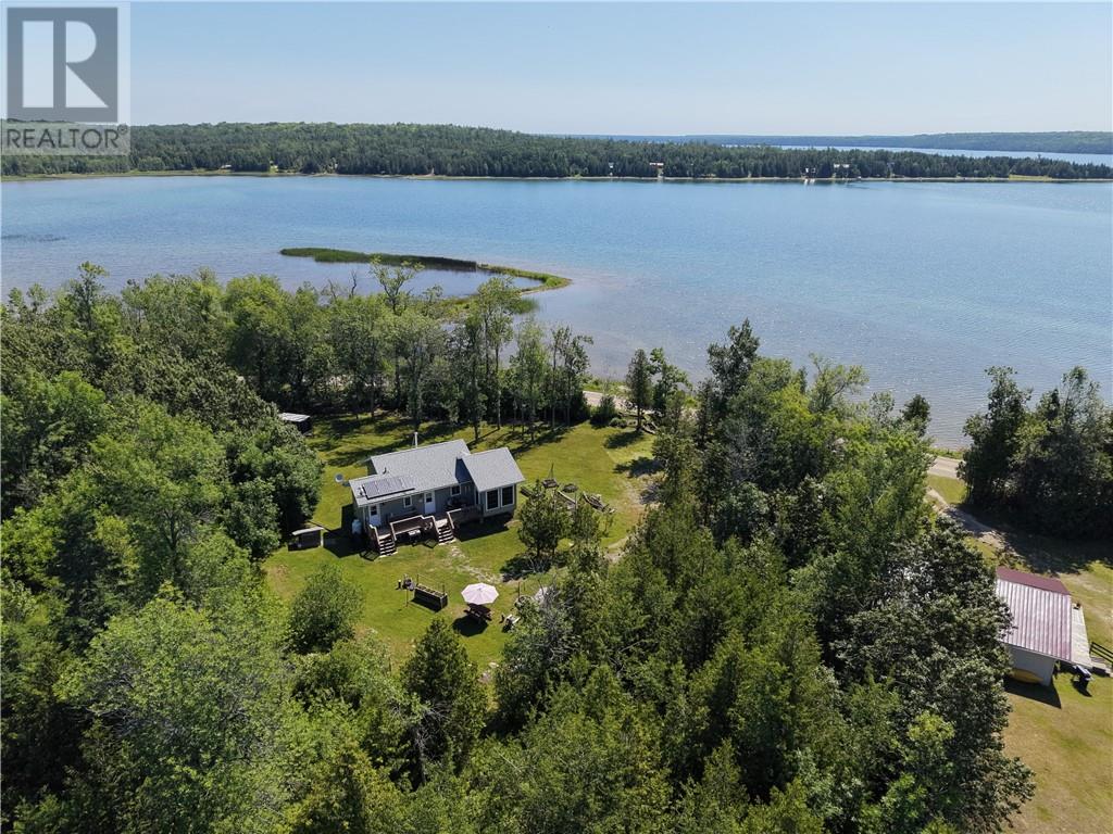 982 Lakeshore - 15