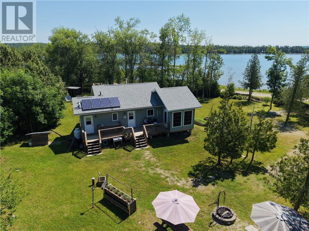 982 Lakeshore - 16