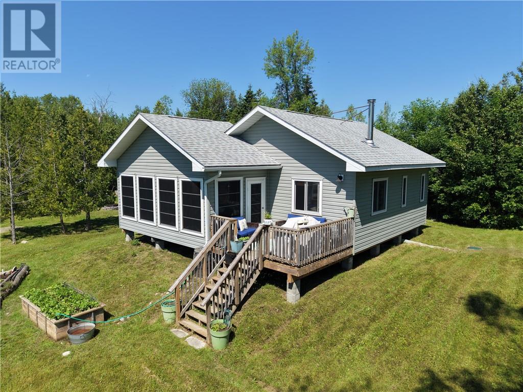 982 Lakeshore - 17
