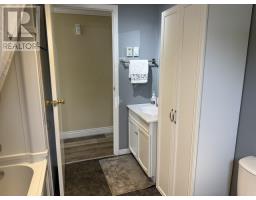 8 Davis Crescent thumbnail 14