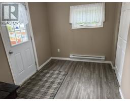 8 Davis Crescent thumbnail 2