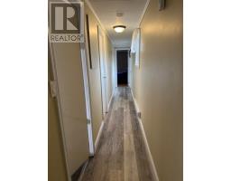 8 Davis Crescent thumbnail 4