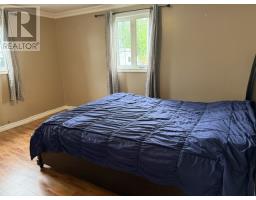 8 Davis Crescent thumbnail 5