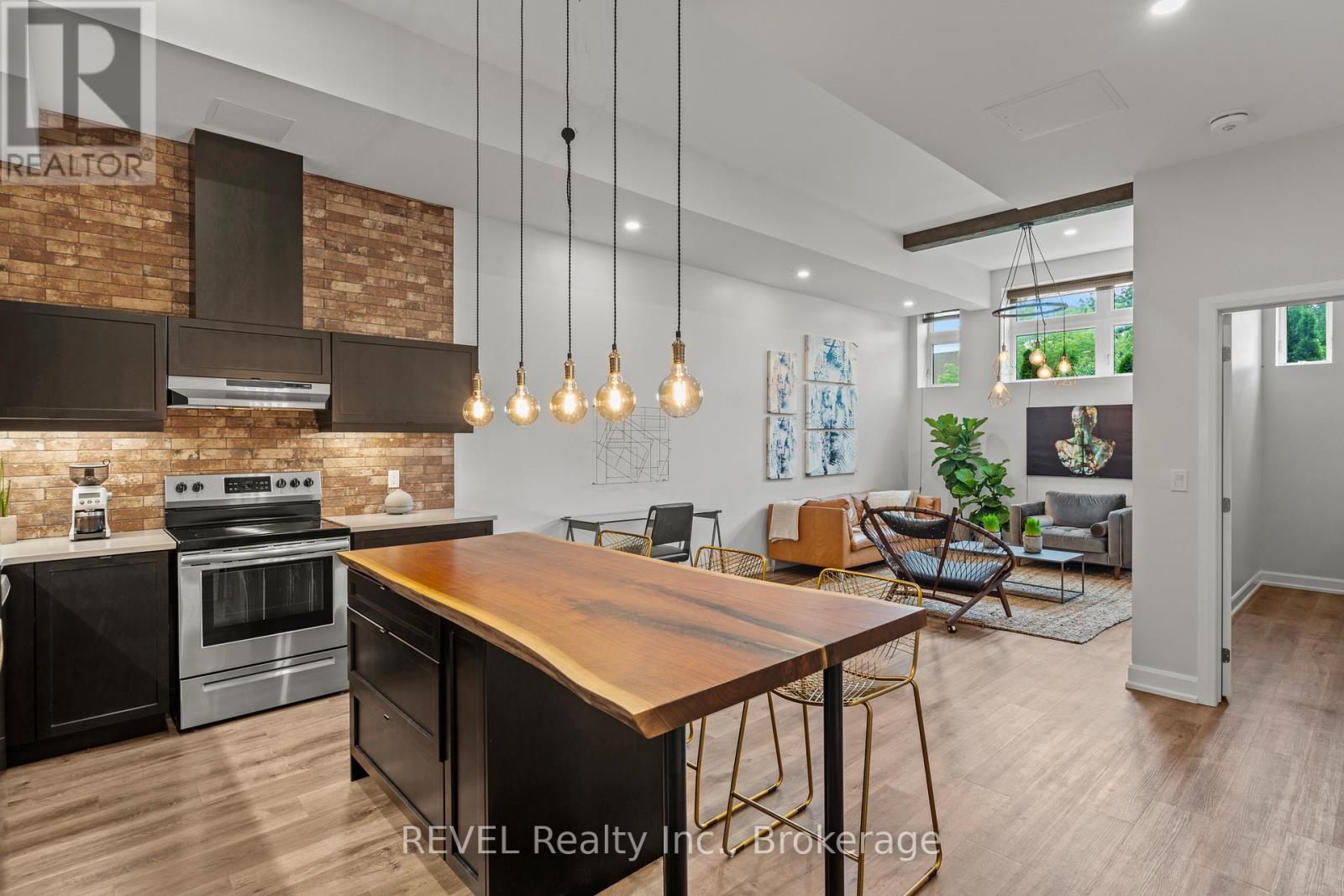 #3 405 MERRITT STREET - 1