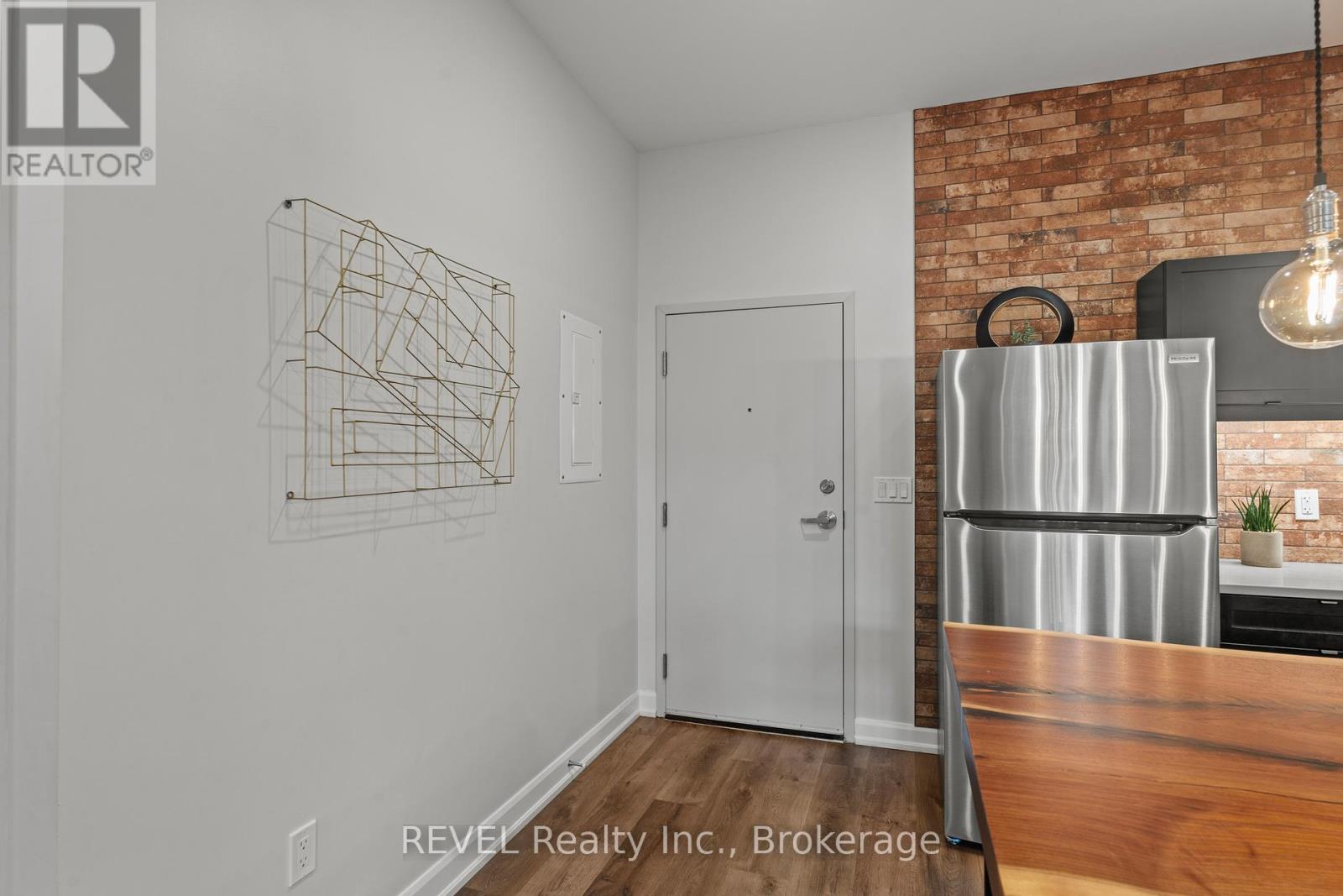 #3 405 MERRITT STREET - 10