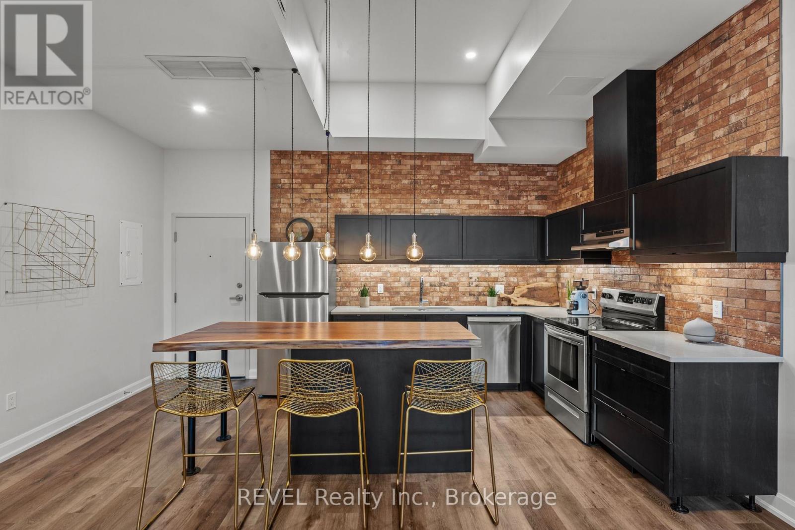 #3 405 MERRITT STREET - 11