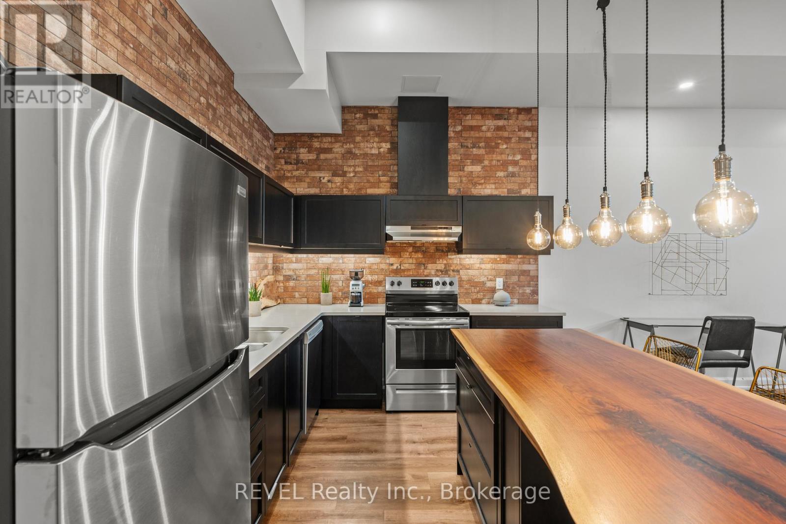 #3 405 MERRITT STREET - 13