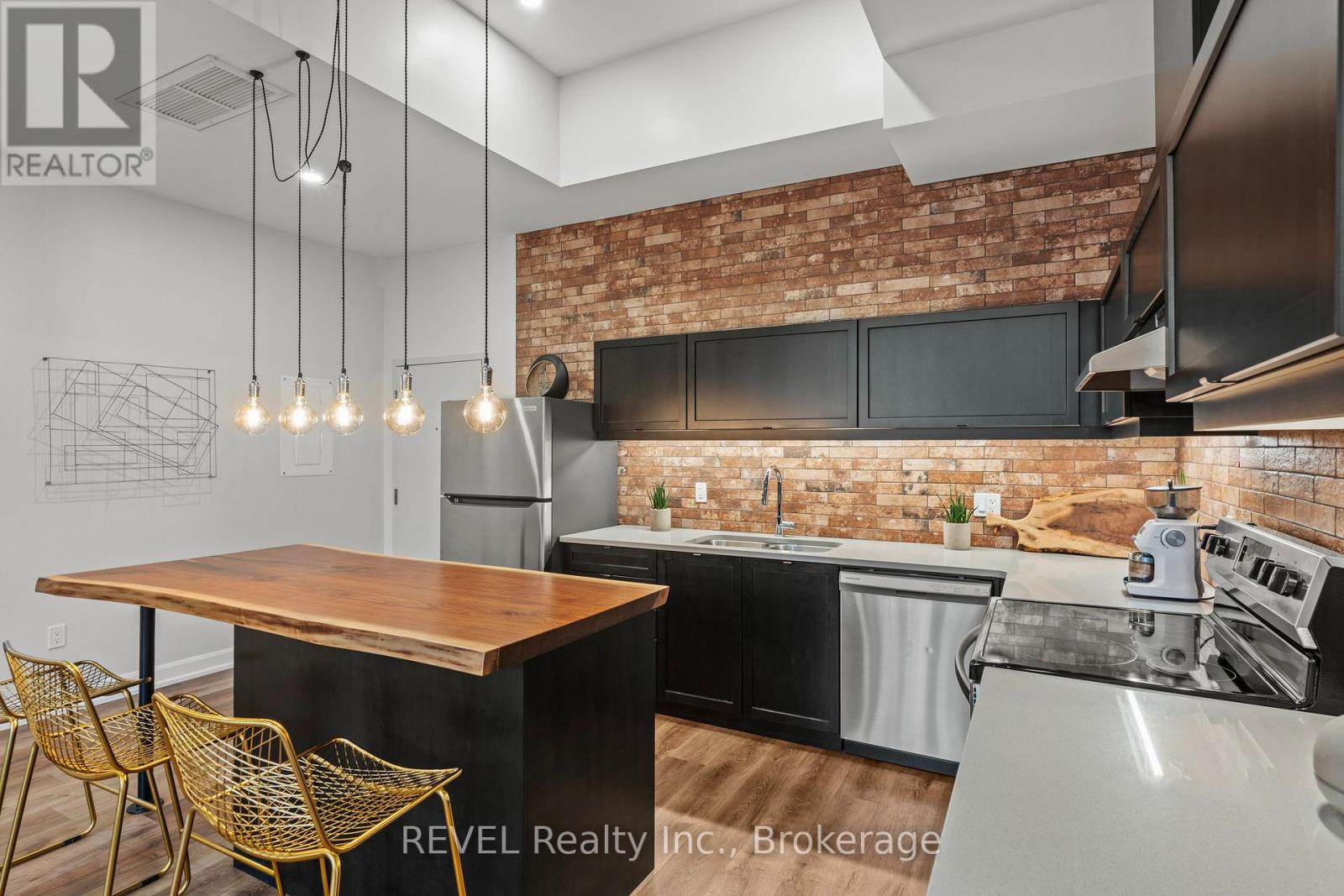 #3 405 MERRITT STREET - 15