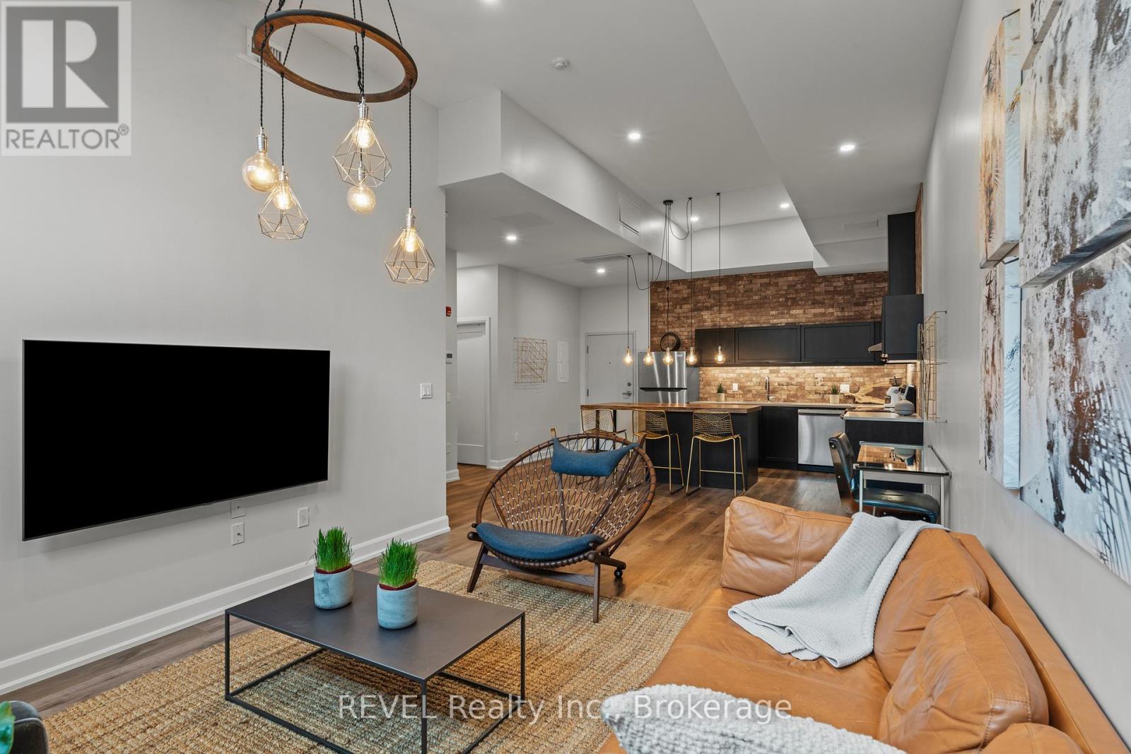 #3 405 MERRITT STREET - 21