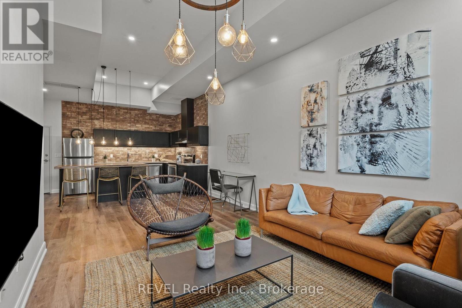 #3 405 MERRITT STREET - 22
