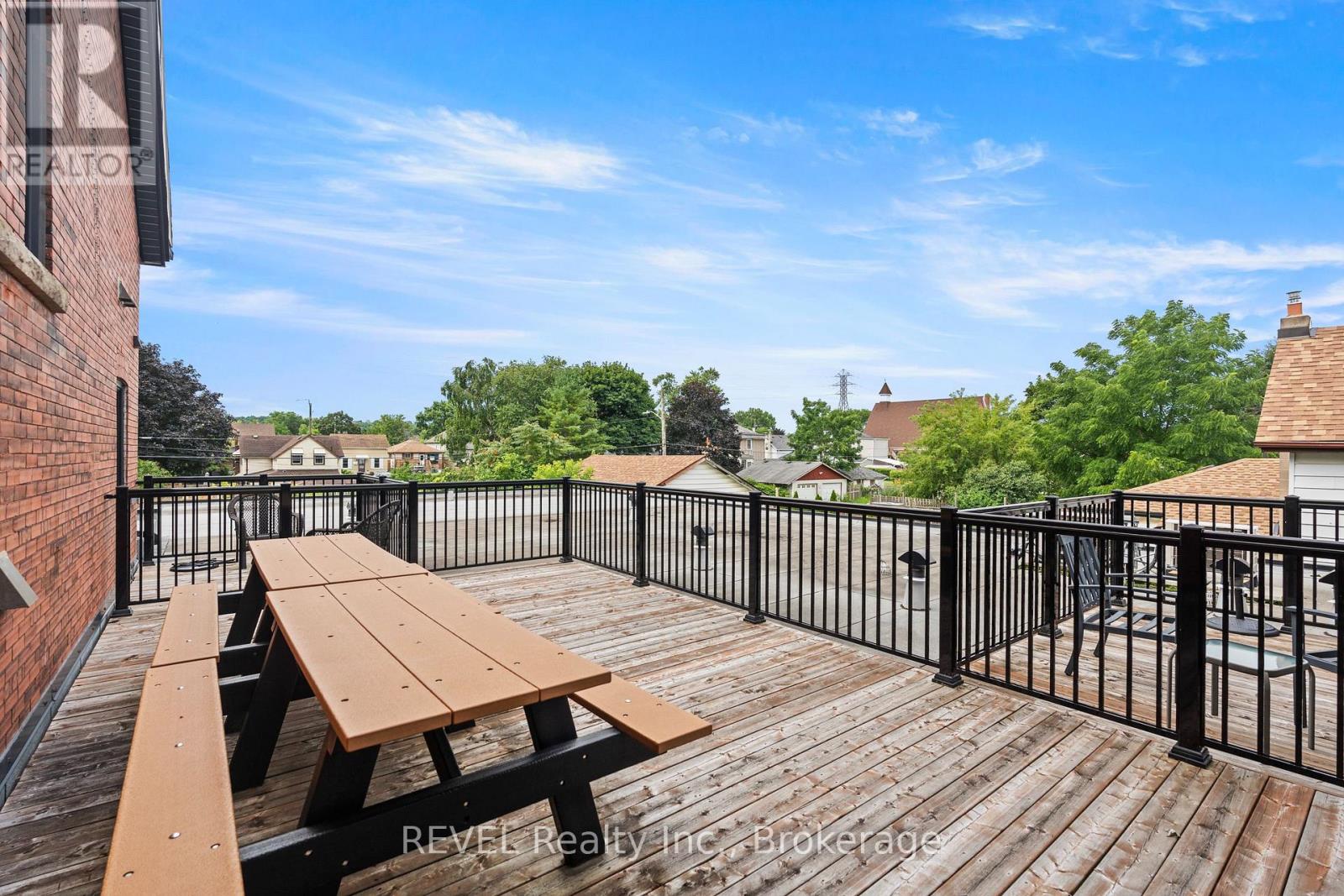 #3 405 MERRITT STREET - 33