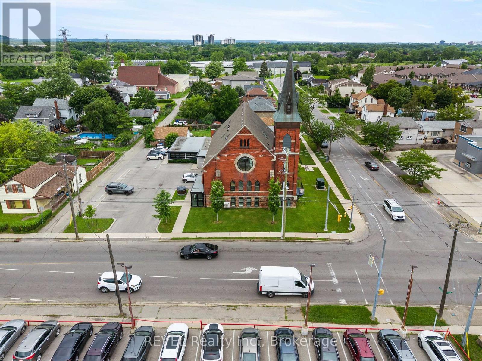 #3 405 MERRITT STREET - 35