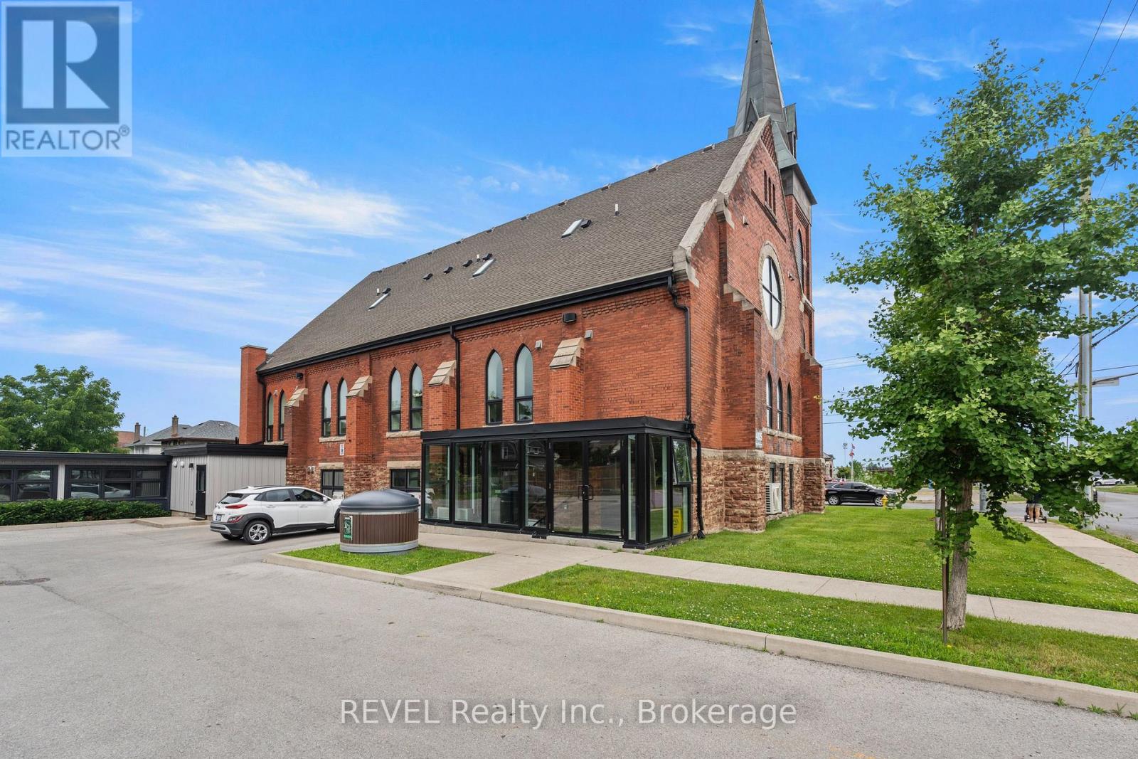 #3 405 MERRITT STREET - 4